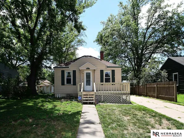 5325 Greenwood St, Lincoln, NE 68504