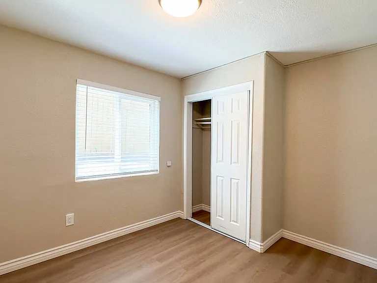 9922-9934 Buena Vista Dr — Photo 13