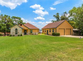 305 Lake Front Dr, Mabank, TX 75156
