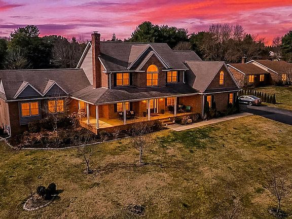 3rd image of 130 Pine Valley Dr