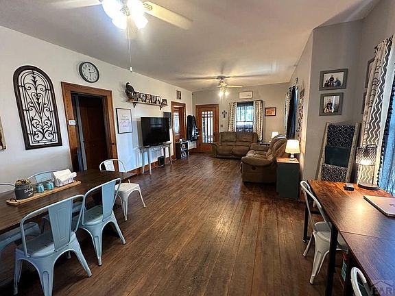2nd image of 1006 Maine St