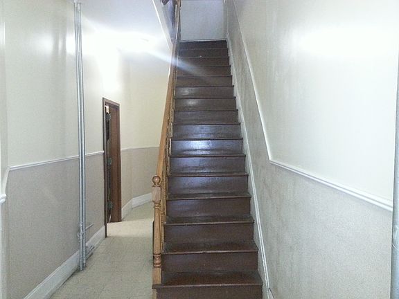 4th image of 709 E 214th St