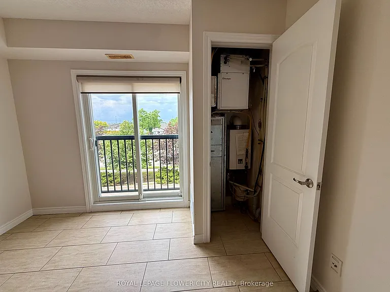 886 Golf Links Rd #204 — Photo 5