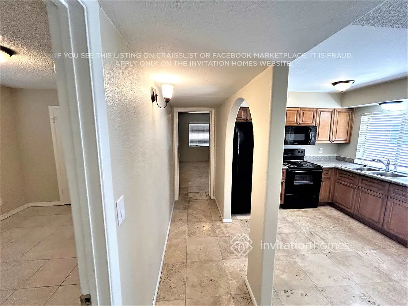 4319 N 79th Dr Phoenix, AZ 85033 — Photo 4