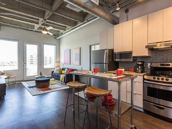 3rd image of 896 Greenwood Ave #5103