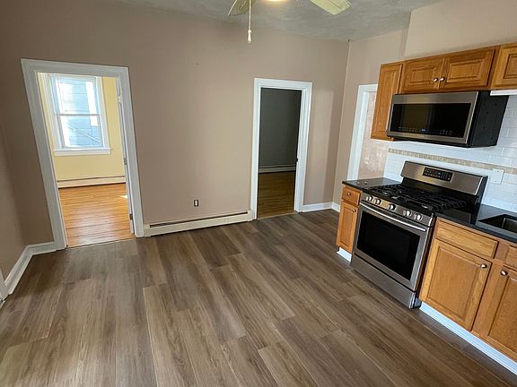 4th image of 292 Grove St Floor 1
