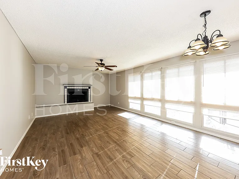 13807 N 52nd Ave — Photo 7