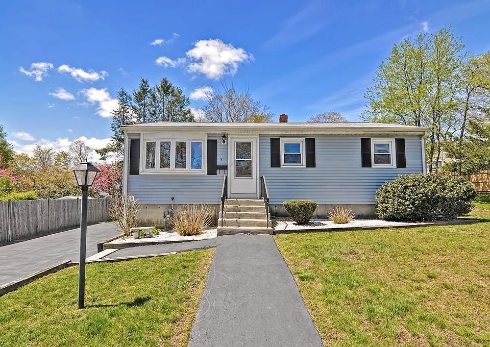 1st image of 9 Harriette St S