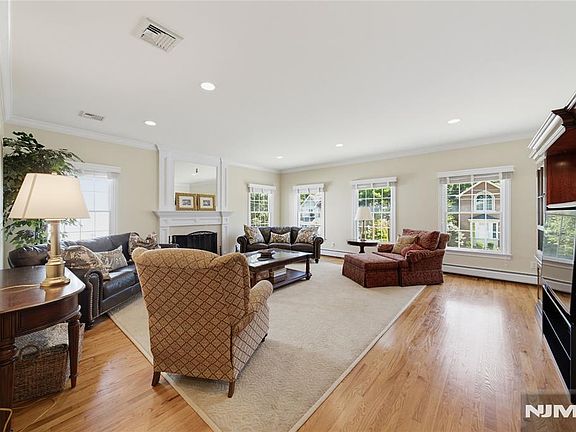 3rd image of 52 Robinhood Avenue