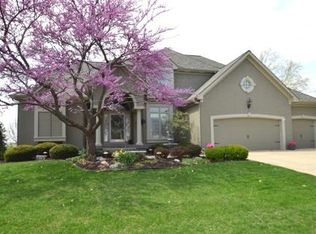 9518 Falcon Ridge Dr, Lenexa, KS 66220
