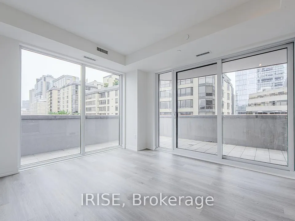 280 Dundas St W #502