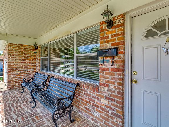 3rd image of 3930 Yarborough Dr