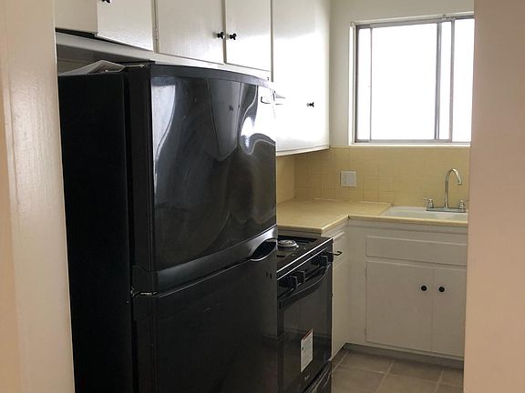 3rd image of 1343 N Sierra Bonita Ave APT 8