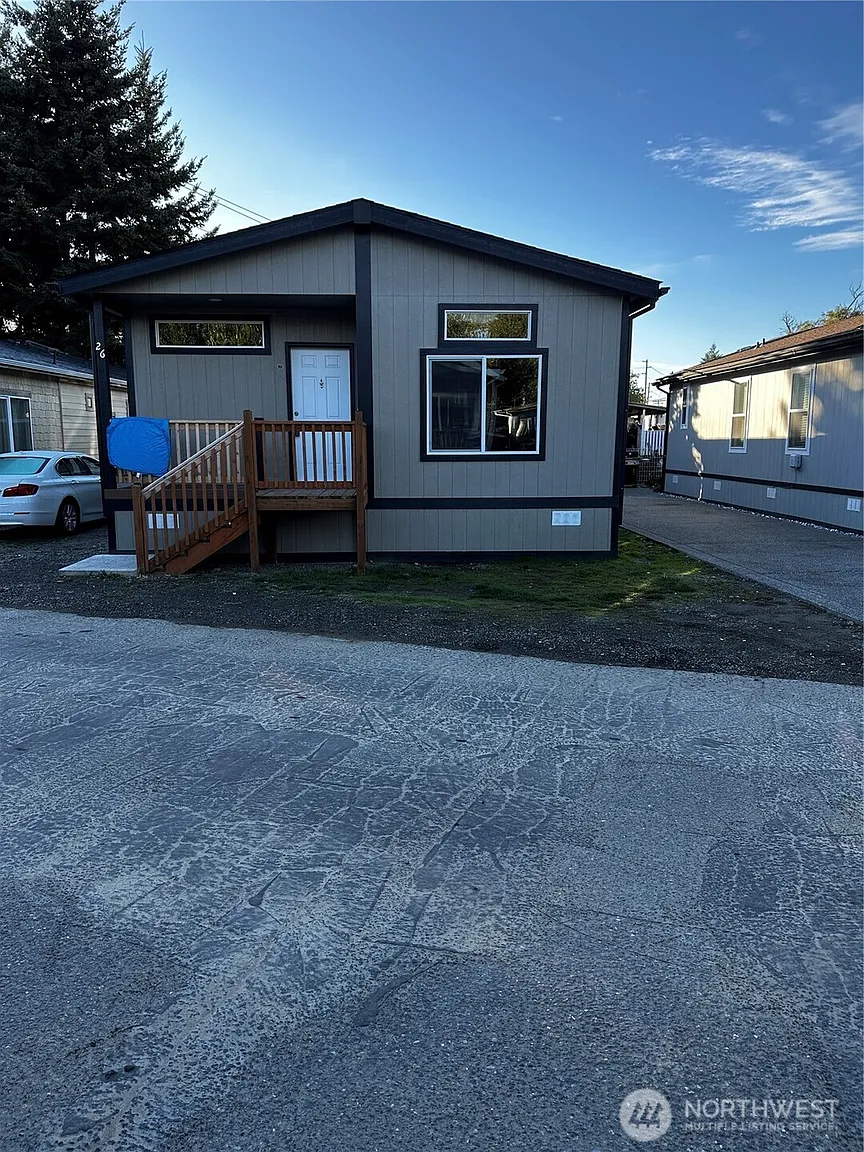 10302 LAKEVIEW Avenue SW #26 photo 1