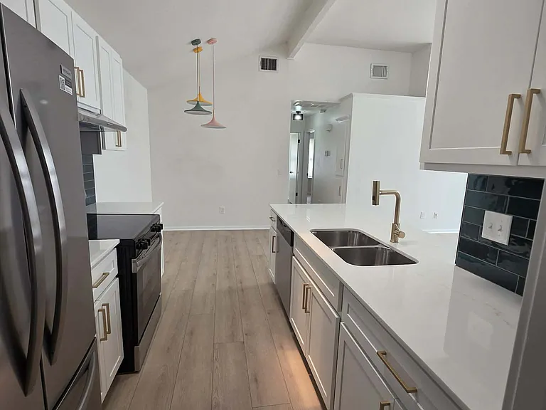 2307 N Lincoln Ave — Photo 11