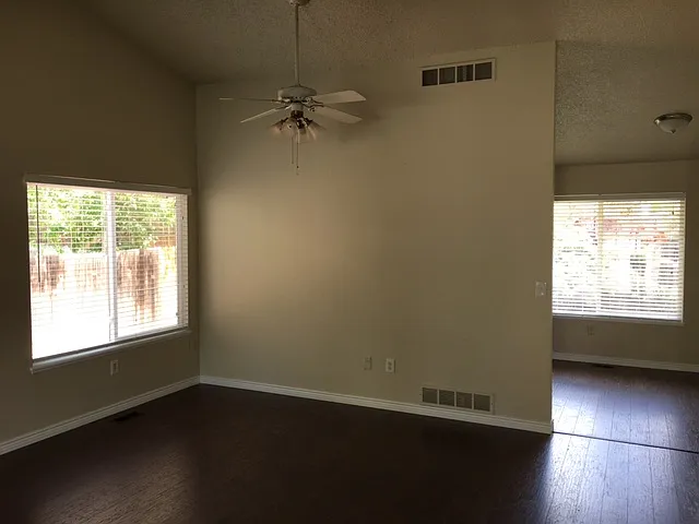3 bed, 2.5 bath, 2100 sqft, $2,950 — Photo 2