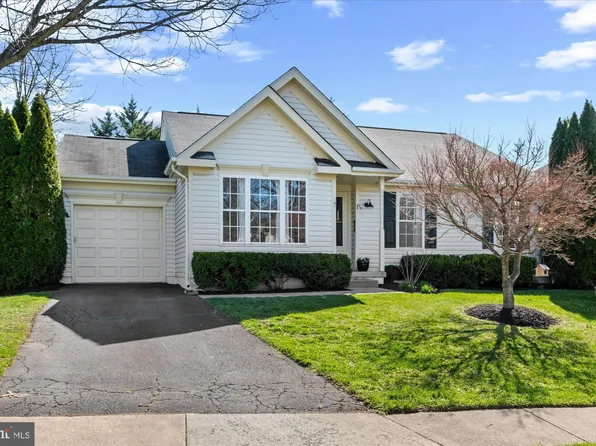 17322 Bighorn Ct, Round Hill, VA 20141