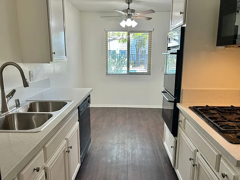 Monte Vista Townhomes — Photo 8