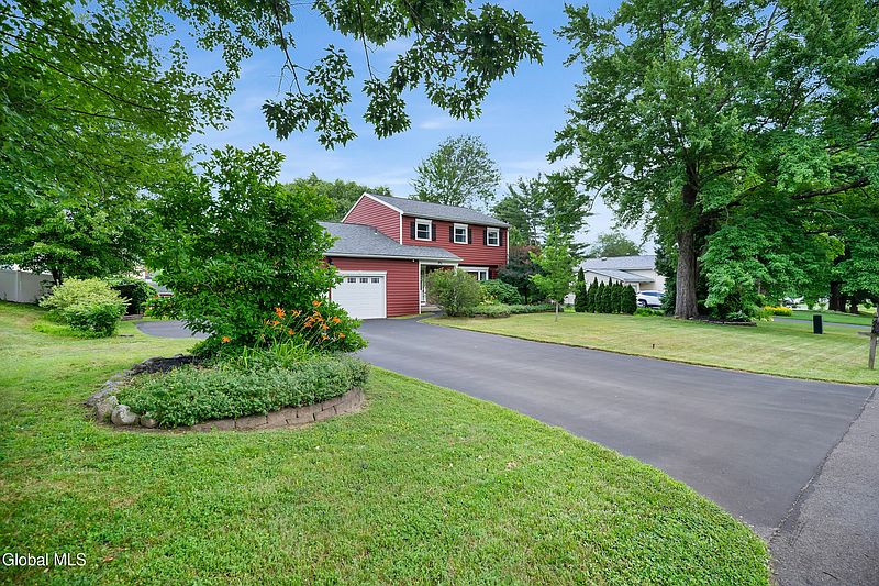 3rd image of 846 Northumberland Drive