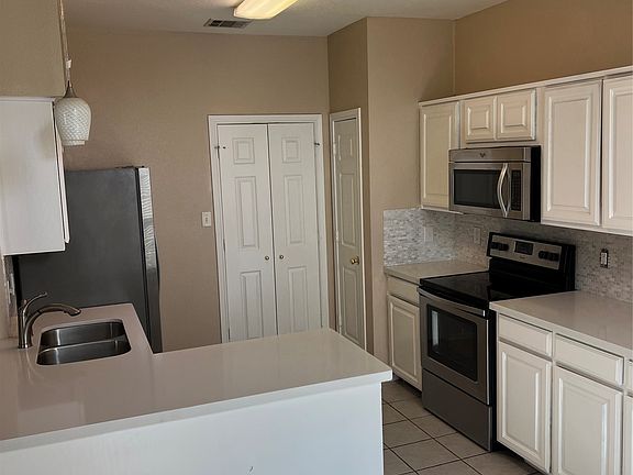 3rd image of 902 Brose Dr