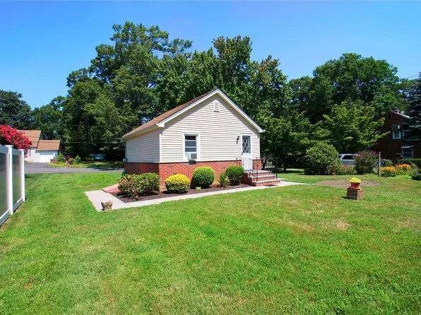 14 Jarvis, Huntington, NY 11743