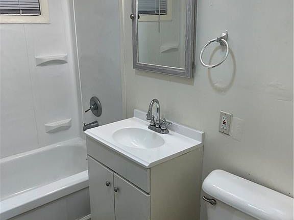 5th image of 4516 E 40th St