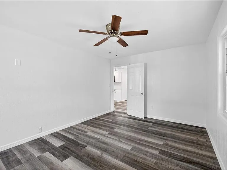 5801 Magnolia St N — Photo 11