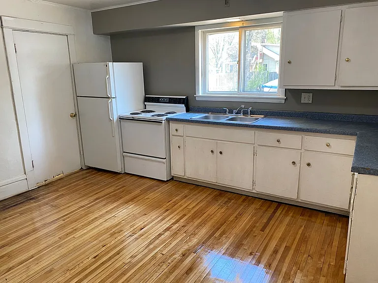 1339 Grand Ave — Photo 2