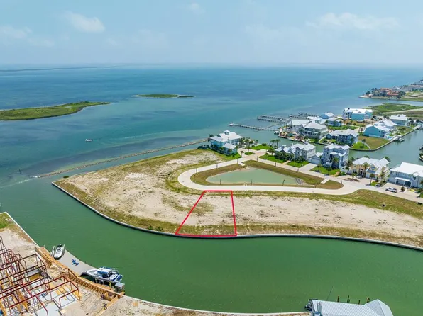 1014 N Isle Dr, Rockport, TX 78382