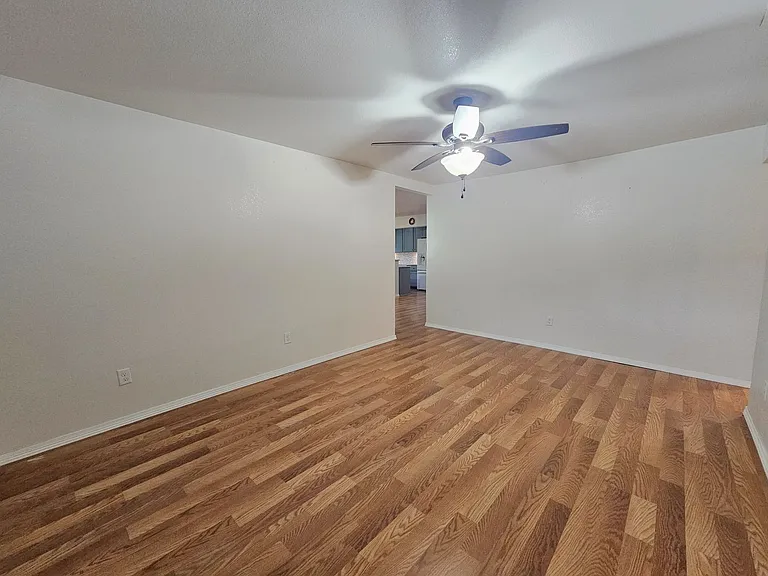 317 E Ebony St — Photo 3