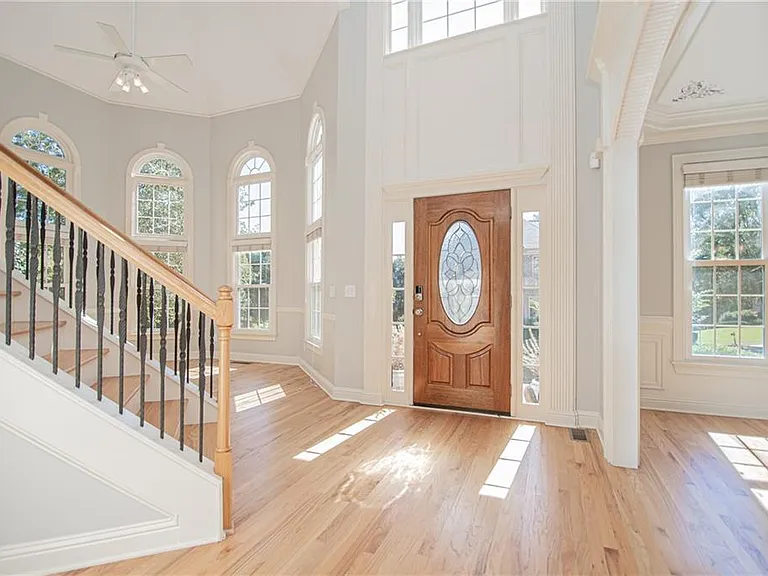 4012 Erin Dr — Photo 3
