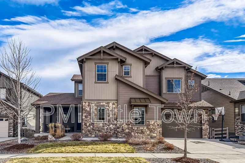 4 bed, 5.0 bath, 5716 sqft, $4,995 — Photo 2
