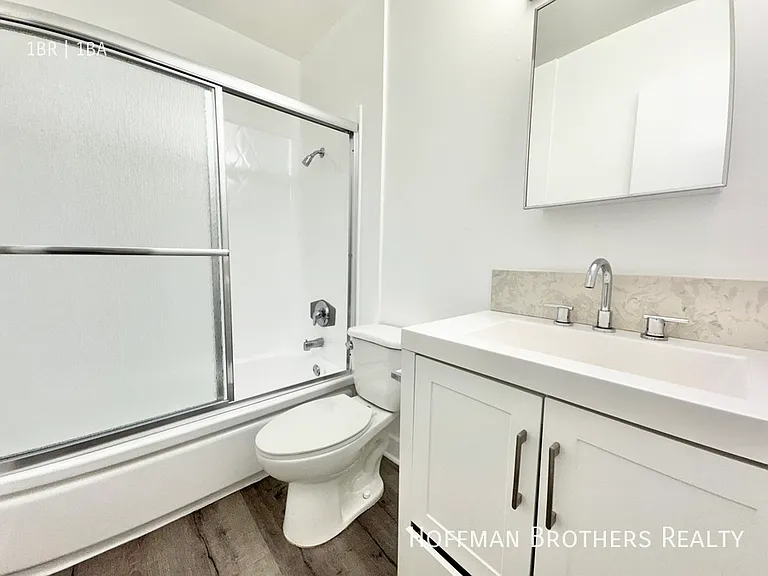 5415 Newcastle Ave — Photo 3