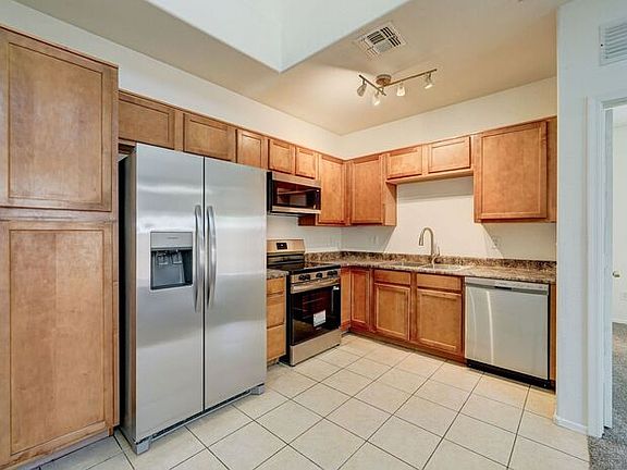 4th image of 15635 N 29th St