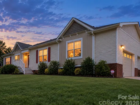 224 Pete Luther Rd, Candler, NC 28715