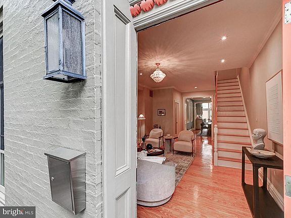 3rd image of 2119 E Lombard St