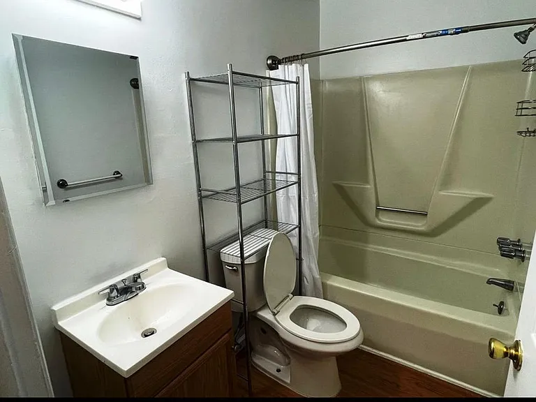 1835 Hanover St — Photo 7