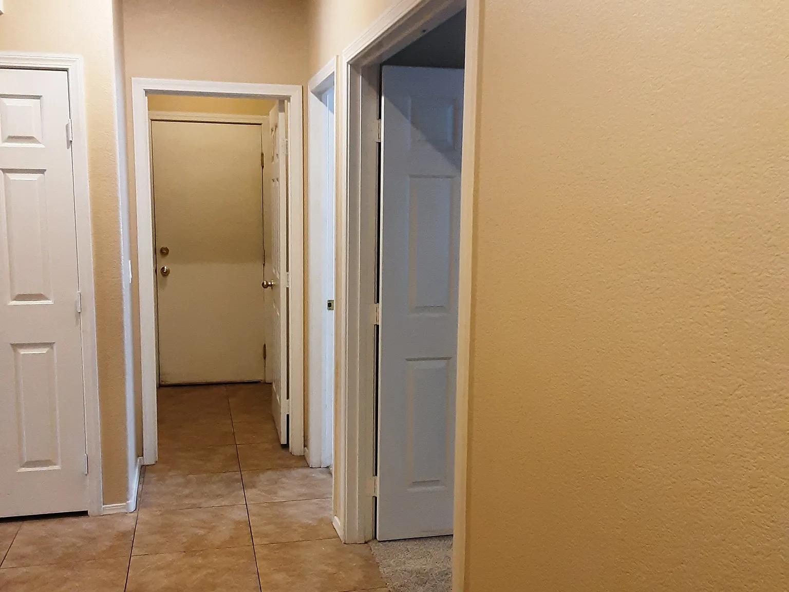 4 bed, 2084 sqft, $2,650 — Photo 4