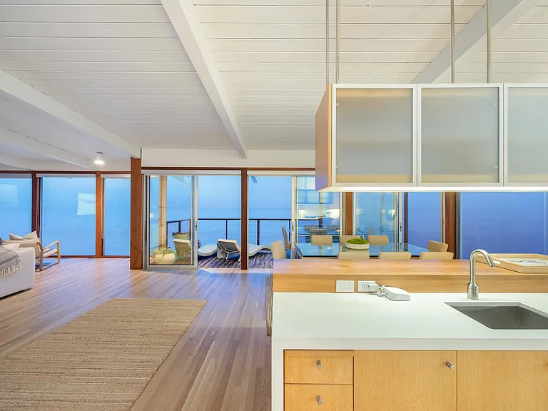 Cooking has never been this calming, surrounded by views of the Pacific Ocean as far as the eye can see!