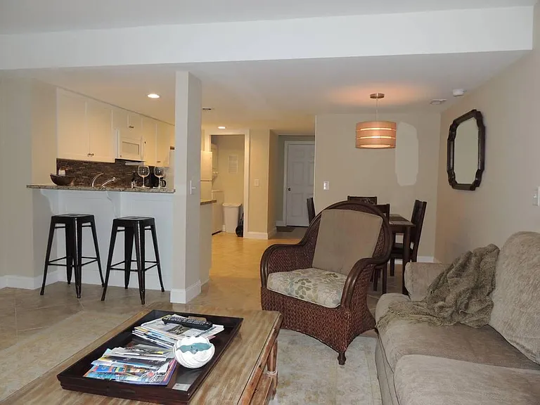 11 Tanglewood Dr #13 — Photo 4
