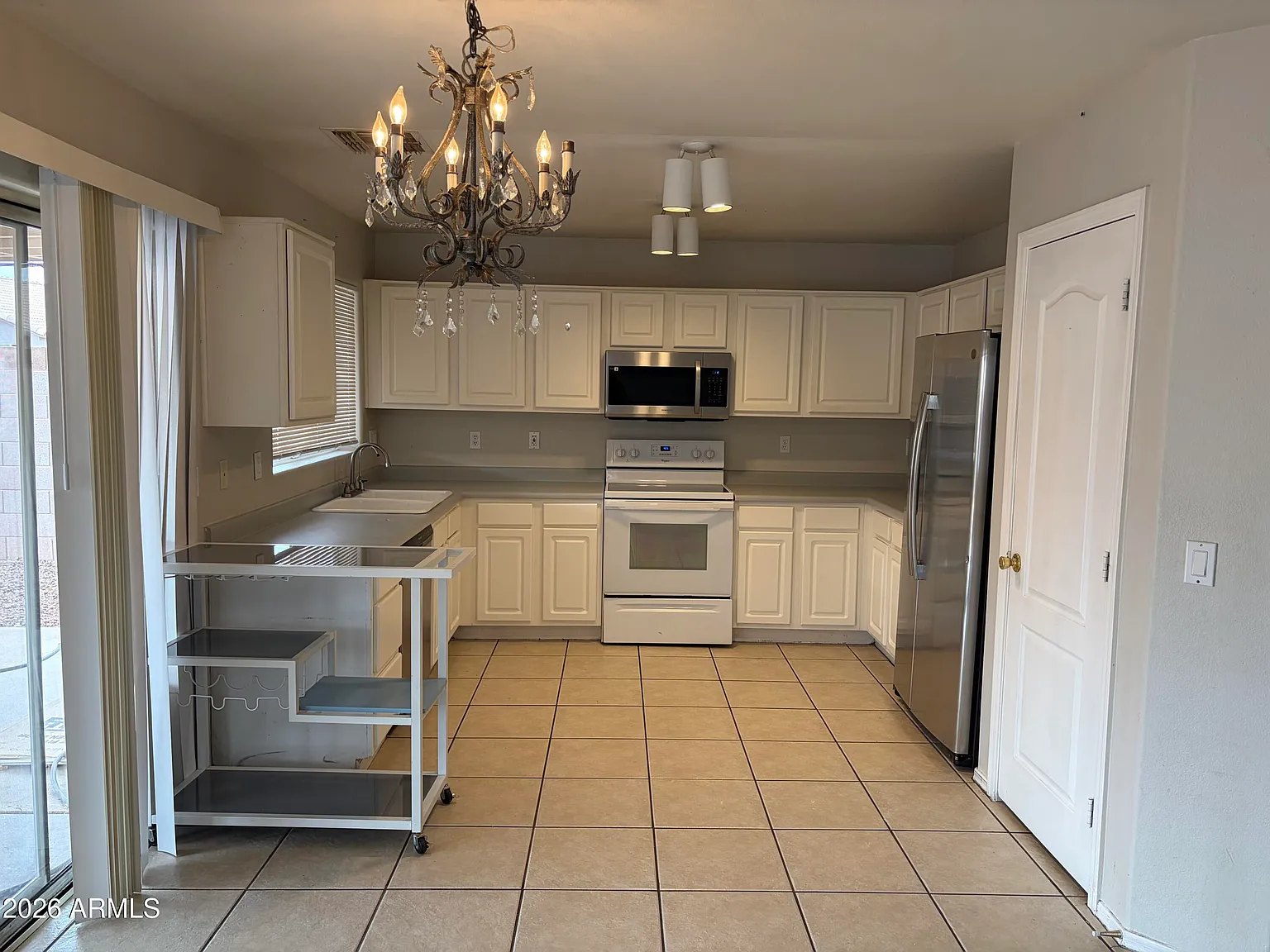 4 bed, 2.5 bath, 1940 sqft, $2,450 — Photo 4