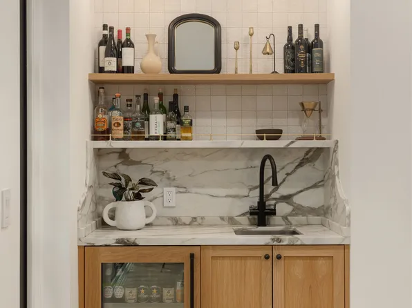 309 Pacific Street image 6 of 21