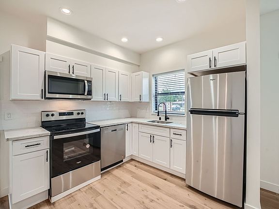 5th image of 31628 W Commercial St #102