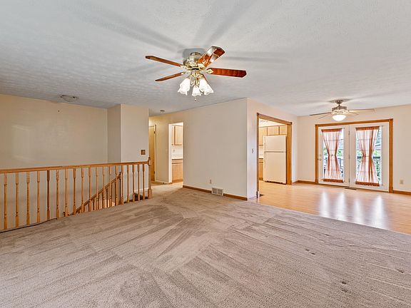 3rd image of 203 Roberto Dr