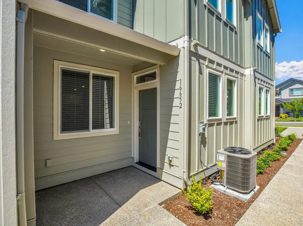 16652 SW Darling Ln, Tigard, OR 97224