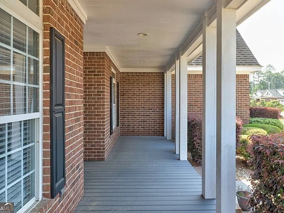4th image of 104 Oak Lawn Dr