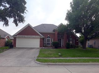 10111 Green Ct, Irving, TX 75063
