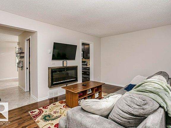 4th image of 117 Woodstock NW