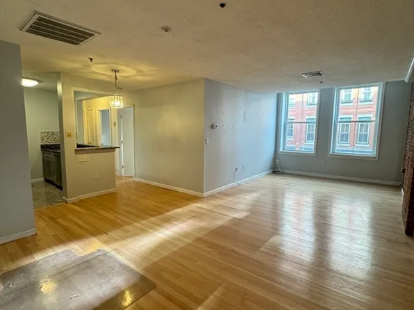 14 Washington St APT 3, Haverhill, MA 01832