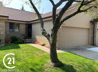 41483 Ambercrest Dr #64, Sterling Heights, MI 48314